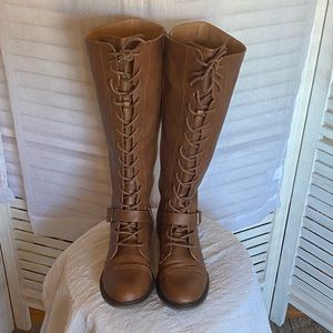 Universal thread lace up boots